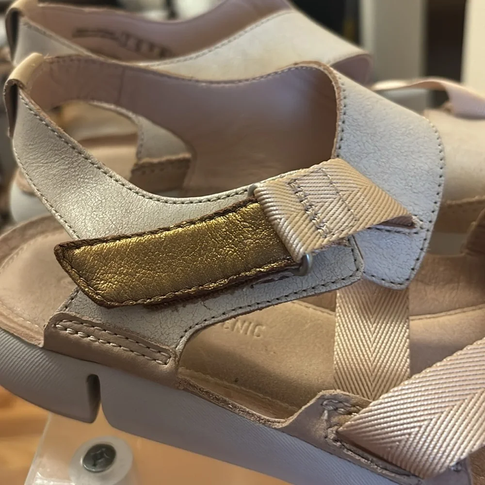 Clarks elegant beige